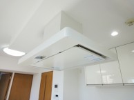 水廻り設備を中心にリフォーム、明るく開放的なキッチンに! 水廻り設備を中心にリフォーム、明るく開放的なキッチンに!